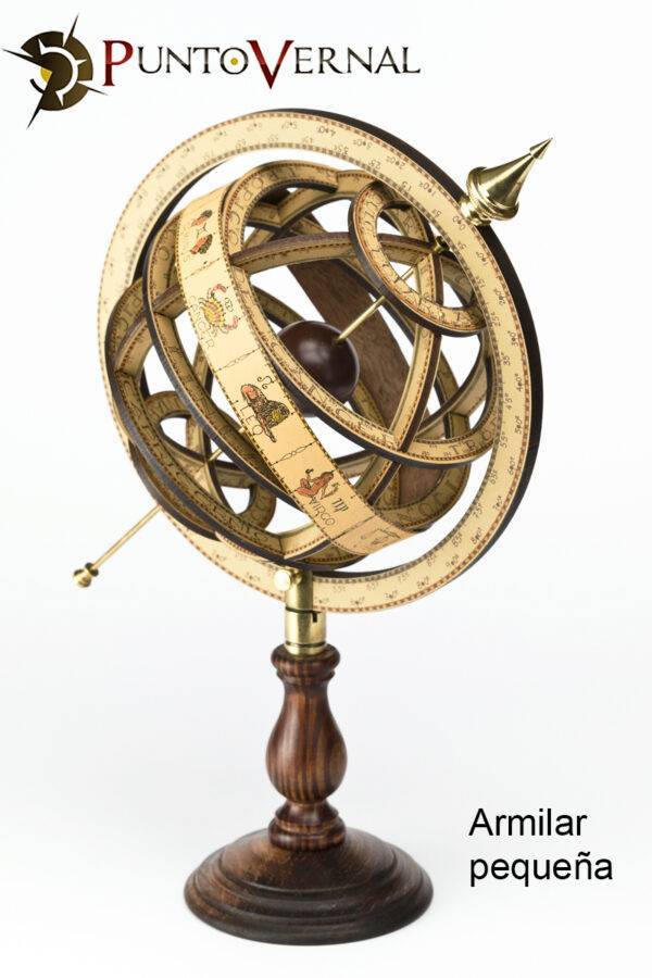 La sphère armillaire est un instrument ancien utilisé jusqu'en 1600 pour déterminer les coordonnées célestes des étoiles.