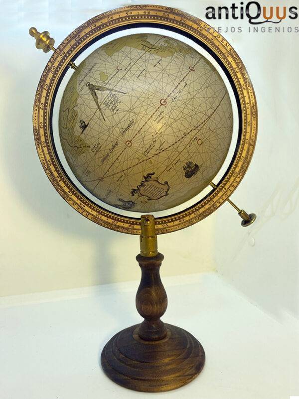 Globe Mercator.Mercator est né en Flandre (Belgique) le 5 mars 1512 et est l'un des cartographes les plus connus et les plus célèbres
