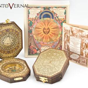 Ce cadran solaire octogonal fait partie des montres dites de poche ou de poche. Sa popularité atteint son apogée aux XVe et XVIe siècles.